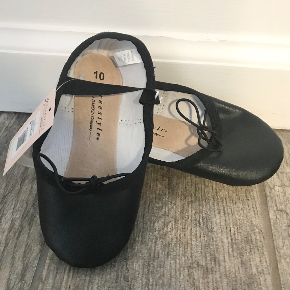 NWT 👯‍♀️ Girls Ballet Slippers